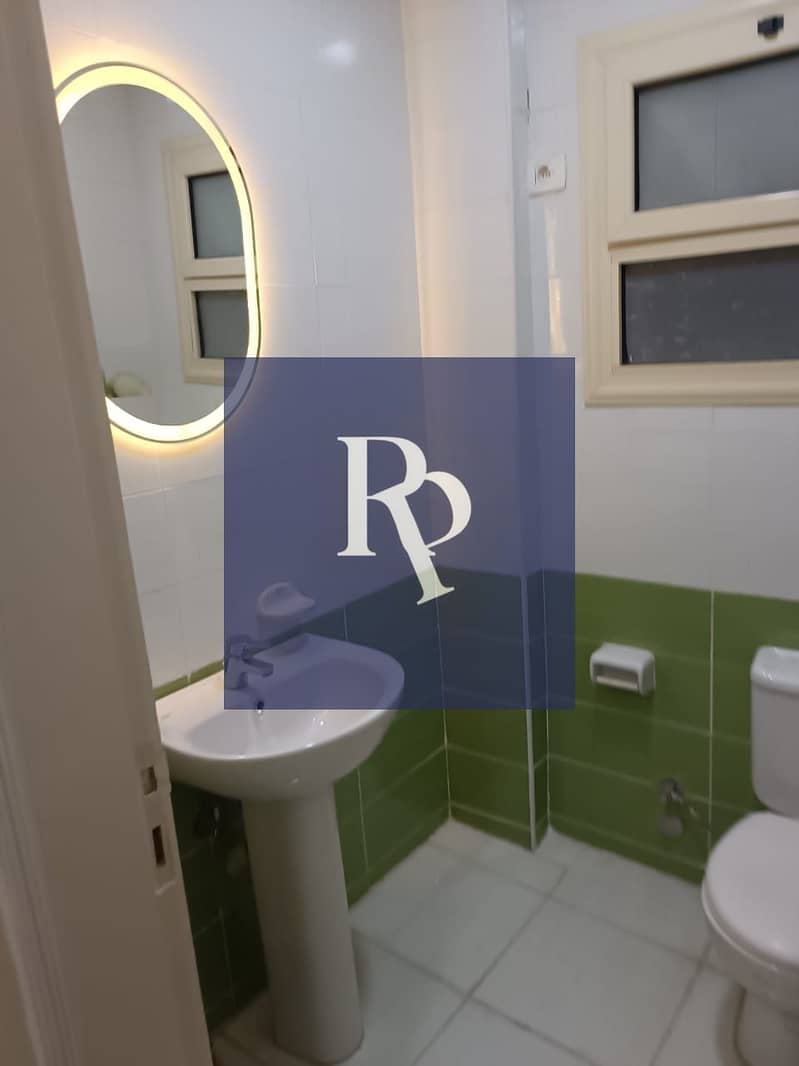 Enjoy living in a luxurious compound with a distinguished location in New Cairo, with a furnished apartment ready for immediate occupancy. - Widok 3