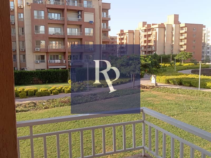 Enjoy living in a luxurious compound with a distinguished location in New Cairo, with a furnished apartment ready for immediate occupancy. - Więcej
