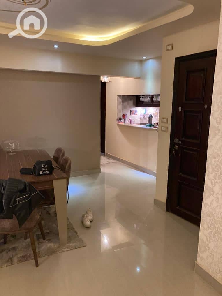 For sale – an apartment in a prime location in the 10th district of Sheikh Zayed, directly opposite Spana Plaza. A vibrant location close to all services, malls, and main roads. - Mehr