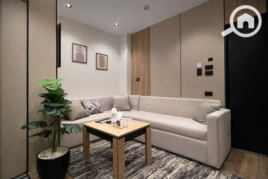 Studio with a living room for sale directly from the owner in the most distinguished location in 6th of October City, First District, Eighth Neighborhood, steps away from MSA University and Wadi Degla Club. The size of the studio is 40 square meters, mandatory rental payment of 13,000 every month with an annual increase of 1,000. The price of the studio with a living room is 1,300,000 without any fees. - Ansicht 2