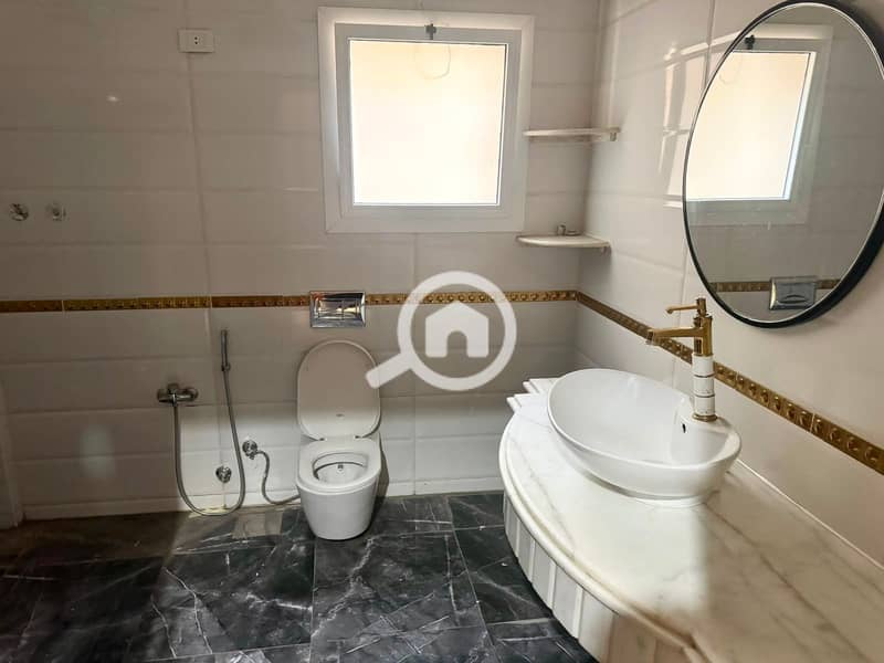 A complete villa for rent at a fantastic price, guaranteed investment - consisting of 3 floors of separate apartments + a roof + a basement (land area 480 m, floor area 240 m) in the heart of Sheikh Zayed, district 11, neighborhood 1, with the highest quality finishes. The floors are entirely made of luxurious marble in the kitchens. - Ansicht 5