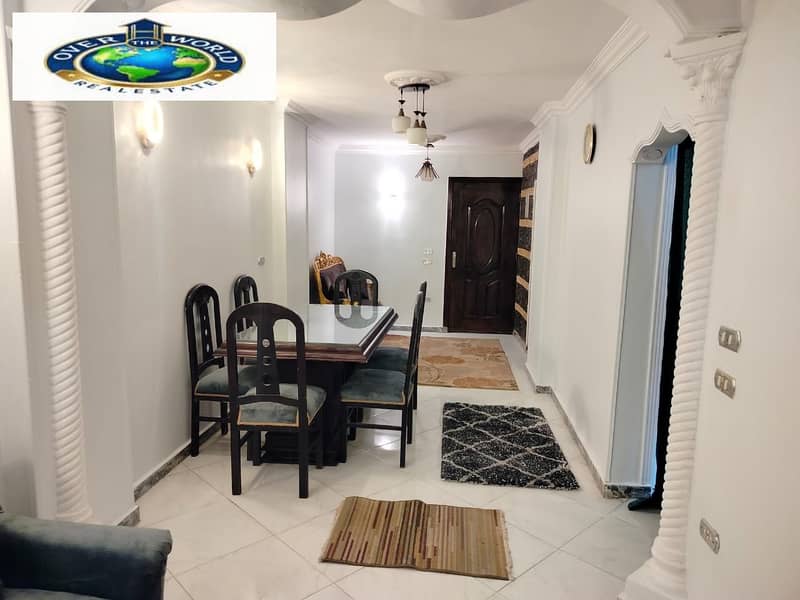 For daily rent, a furnished apartment in Arab Al-Maadi, a prime location, upscale building consisting of two bedrooms, a reception, a bathroom, and a kitchen, eighth floor, with elevator. It has an air-conditioned room, internet, and all electrical appliances suitable for families and committed youth only. – pohled 2