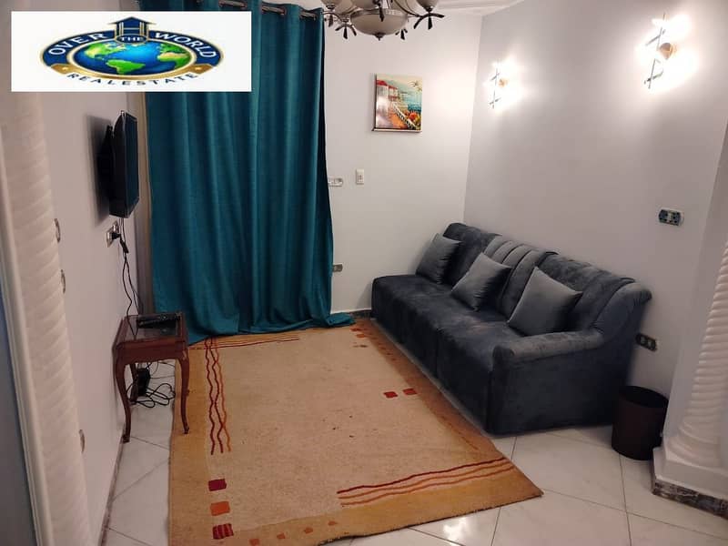 For daily rent, a furnished apartment in Arab Al-Maadi, a prime location, upscale building consisting of two bedrooms, a reception, a bathroom, and a kitchen, eighth floor, with elevator. It has an air-conditioned room, internet, and all electrical appliances suitable for families and committed youth only. – pohled 3