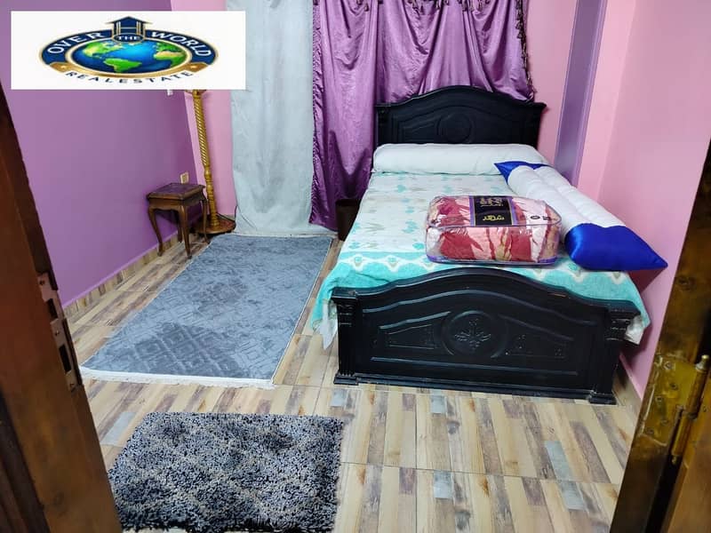 For daily rent, a furnished apartment in Arab Al-Maadi, a prime location, upscale building consisting of two bedrooms, a reception, a bathroom, and a kitchen, eighth floor, with elevator. It has an air-conditioned room, internet, and all electrical appliances suitable for families and committed youth only. – pohled 6