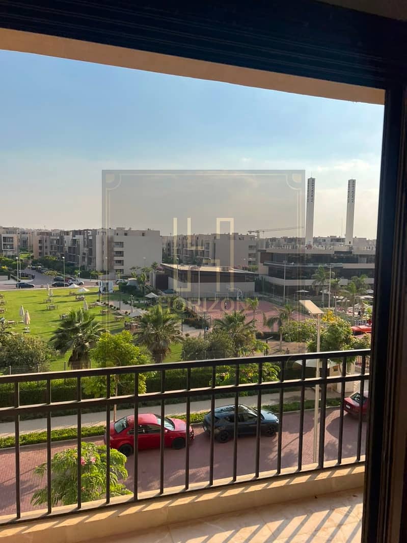 Best view semi furnished Apartment 3rooms rent Fifth Square Al Marasem - Widok 2