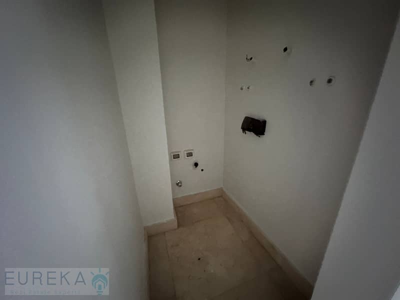 10 f579dde6-78b0-40d1-ad8f-f3316ff920d2. jpg