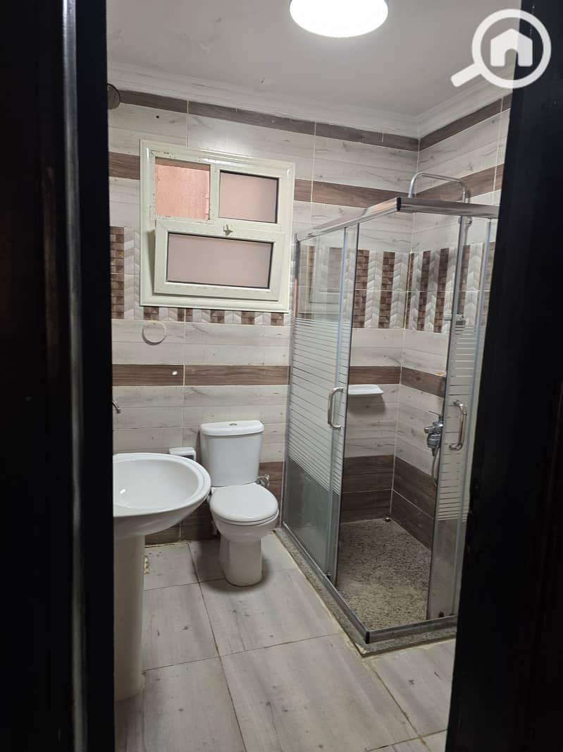 For sale, an apartment in Jannah compound, New Cairo, first occupancy, at the end of the American University Street and Al-Teseen, and steps away from La Vista. - Więcej