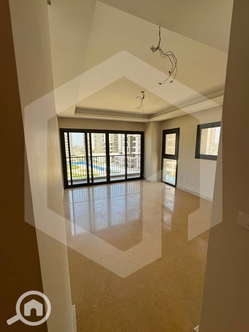 Apartment for sale with installments with Kitchen Cabinets & ACs in a Prime Location Ready To Move in Zed Towers, Ora, El Sheikh Zayed – pohled 3