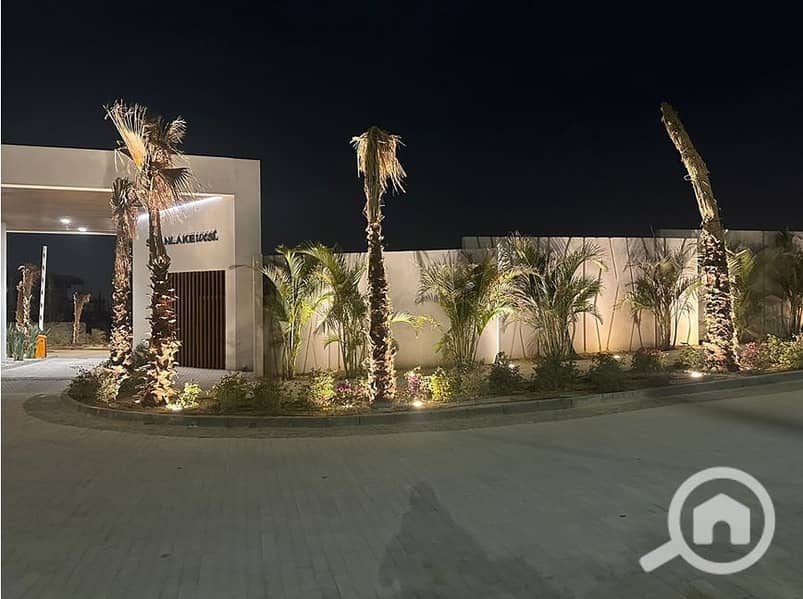 Spacious apartment in Swan Lake Compound - Hassan Allam, with luxurious finishes and a prime location near Arkan and Cairo University's Sheikh Zayed b - Więcej