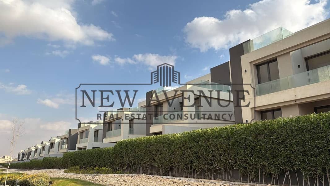 rare unit -ready to move- prime location overlooking landscape with downpayment and installments- bahary - town house for sale in patio2 - New Cairo - Ansicht 3