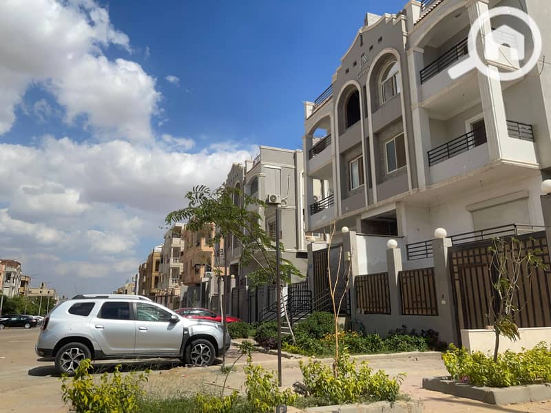 An opportunity that won't be repeated. A third-floor roof apartment of 180m with an open view in the heart of Sheikh Zayed, steps away from Espana Plaza Mall and سعودي ماركت, 5 minutes from Dahshour Link and هايبر وان. – pohled 3