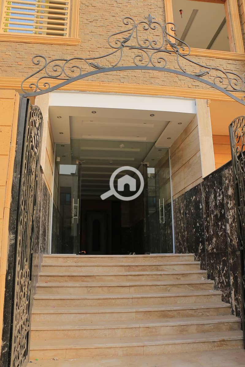 An opportunity that won't be repeated. A third-floor roof apartment of 180m with an open view in the heart of Sheikh Zayed, steps away from Espana Plaza Mall and سعودي ماركت, 5 minutes from Dahshour Link and هايبر وان. – pohled 6