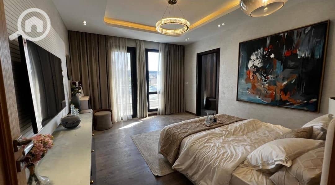 Apartment for sale, ready for immediate occupancy, in New Cairo, directly on South 90th Street, opposite the American University. - Mehr
