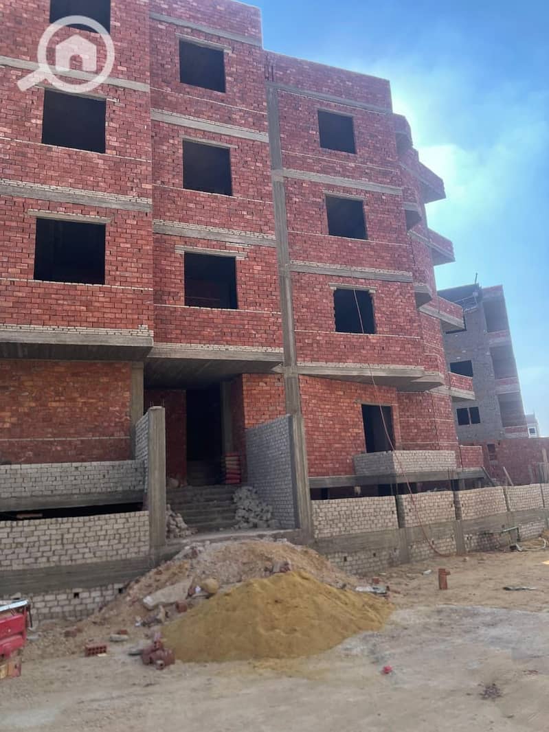 Own your apartment now in the most distinguished locations of بيت الوطن, a uniquely strategic location directly behind the Cairo National University, just 5 minutes away. – pohled 5