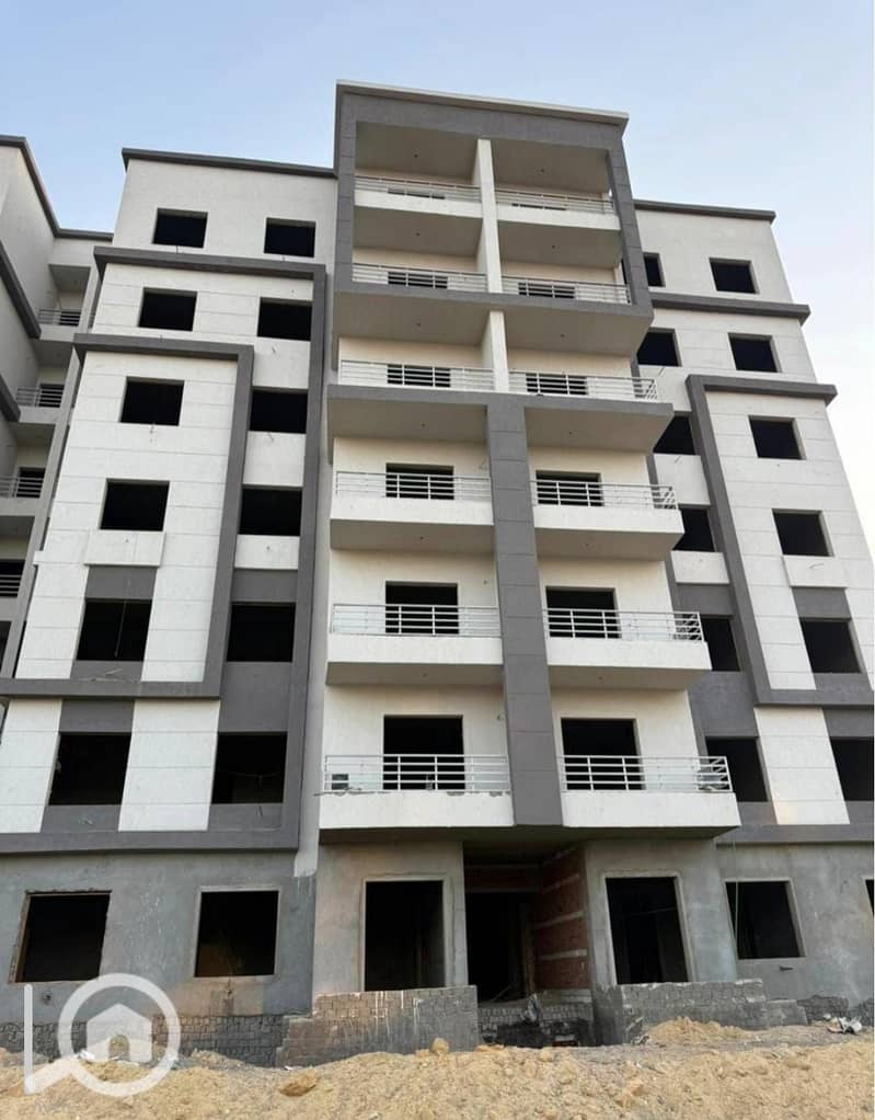 With a down payment of 690,000, receive your finished apartment in front of Madinaty, Talaat Mostafa, and on the direct Suez road. – pohled 4
