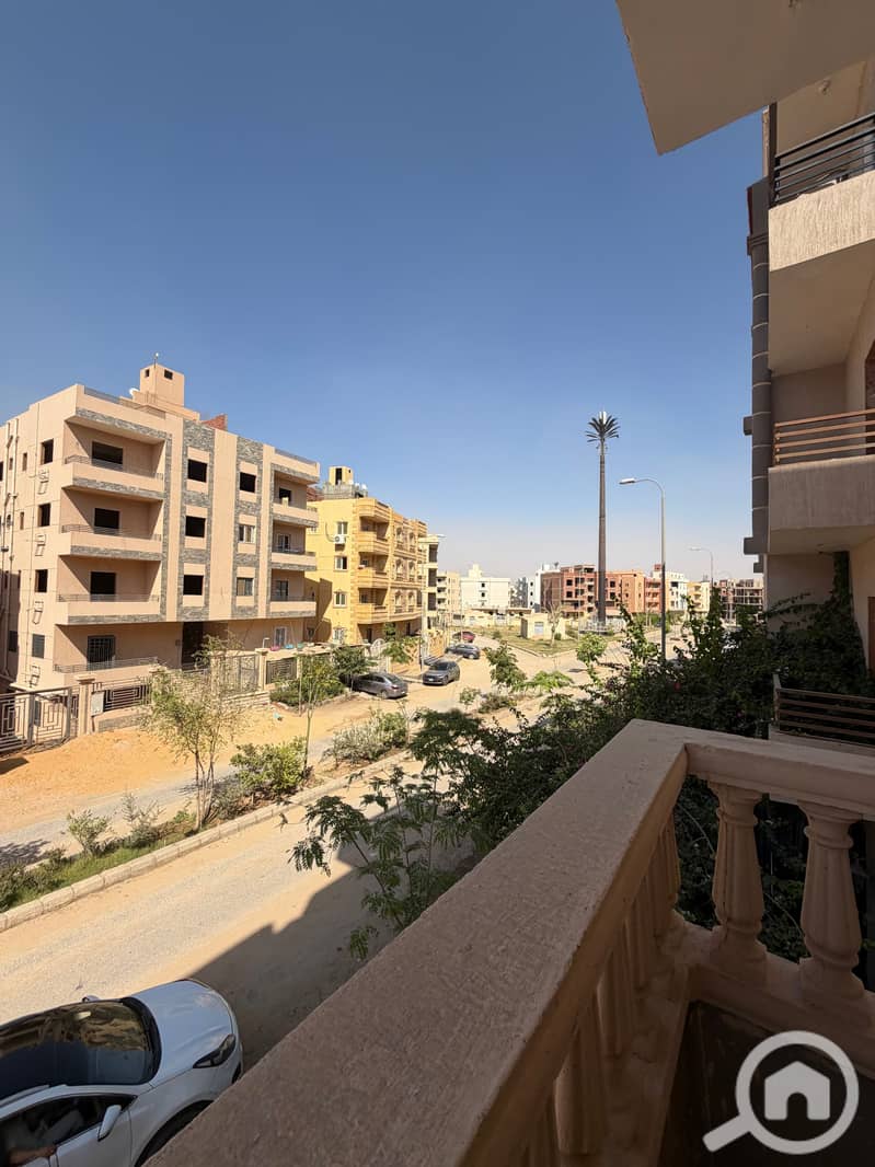 Hadayek October – Touristic Area A Second row from the main road, near Fayoum Road, Wahat Road, the Touristic Promenade, Green River, and all esse - Więcej