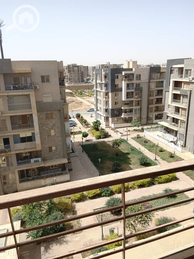 For sale, an apartment in Dar Masr Compound, Al Andalus, Phase Two, 400 buildings in front of Hyde Park, and Mufida, steps away from the American University. - Widok 4