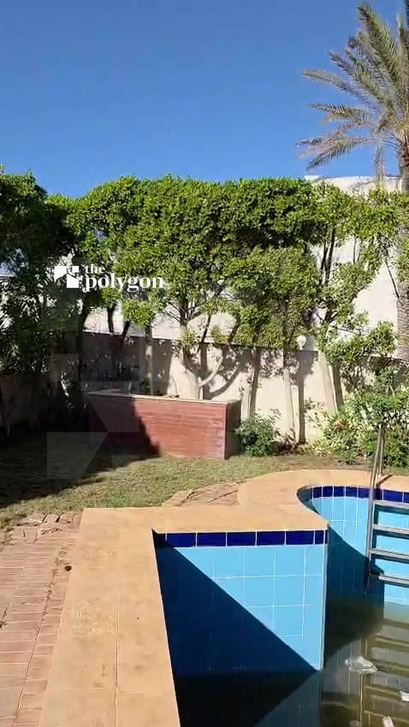 02_pool_and_villa. jpg 02_pool_and_villa. jpg