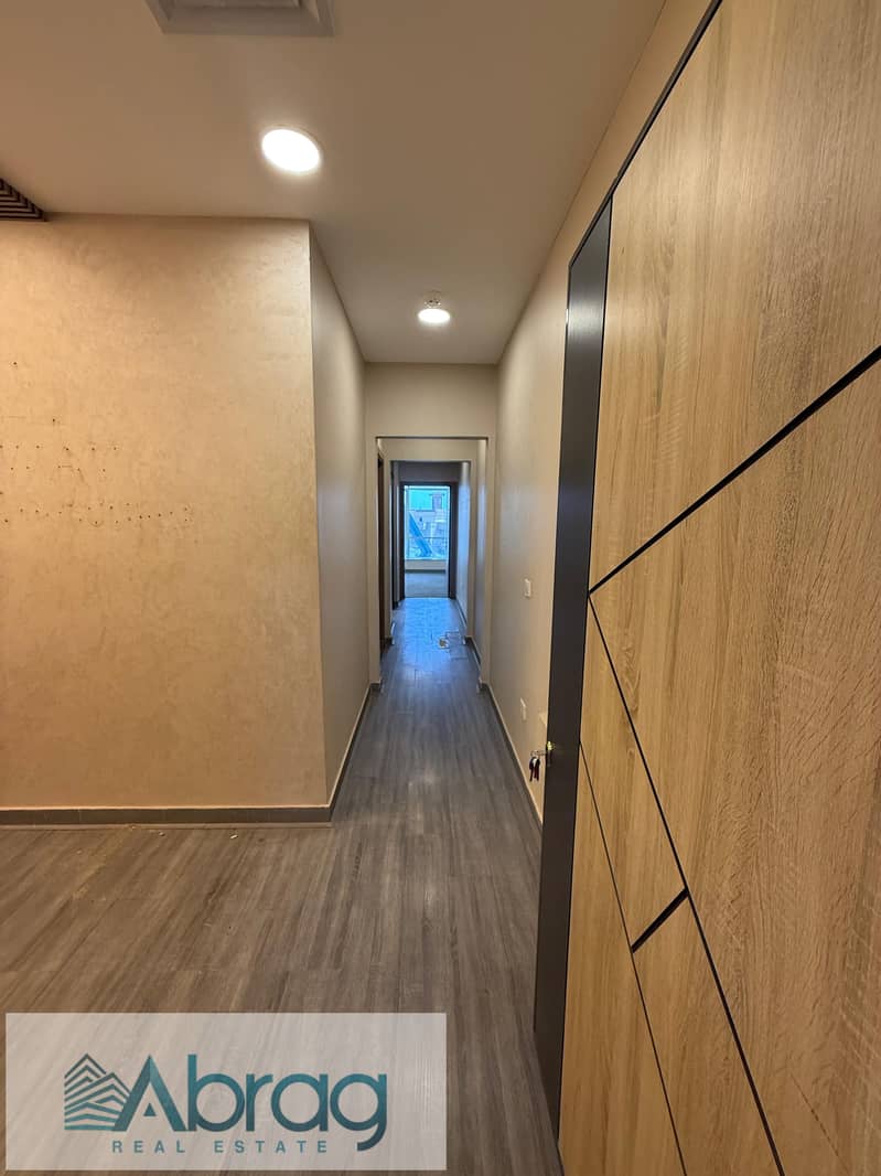 For rent: 73 sq m finished administrative office with air conditioning, located on Gamal Abdel Nasser Street, Kazan Plaza Mall, October. – pohled 4