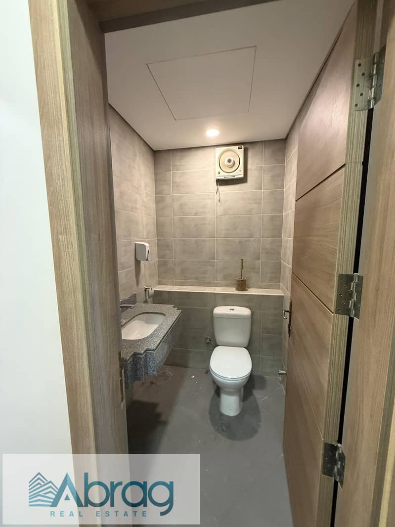 For rent: 73 sq m finished administrative office with air conditioning, located on Gamal Abdel Nasser Street, Kazan Plaza Mall, October. – pohled 6