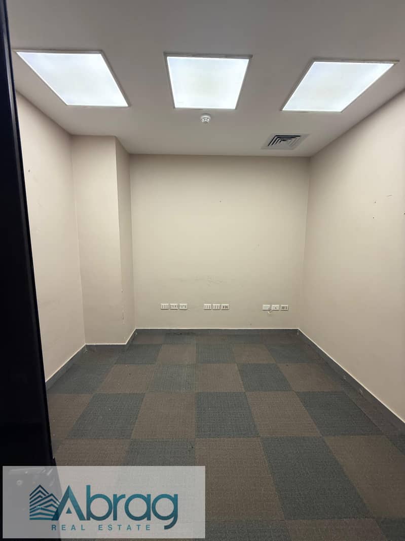 For rent: 73 sq m finished administrative office with air conditioning, located on Gamal Abdel Nasser Street, Kazan Plaza Mall, October. – další