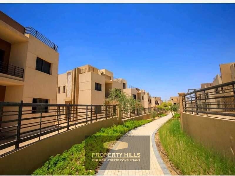 A ready villa for viewing, immediate handover in front of Americana Plaza next to Green 3 and Zayed 2000 with installments. - Ansicht 4