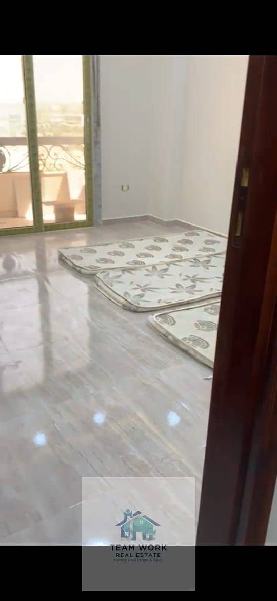 Upscale accommodation with a panoramic view of Juhayna Square. Apartment for rent (unfurnished) in Zayed Heights Compound, Sheikh Zayed. - Widok 4