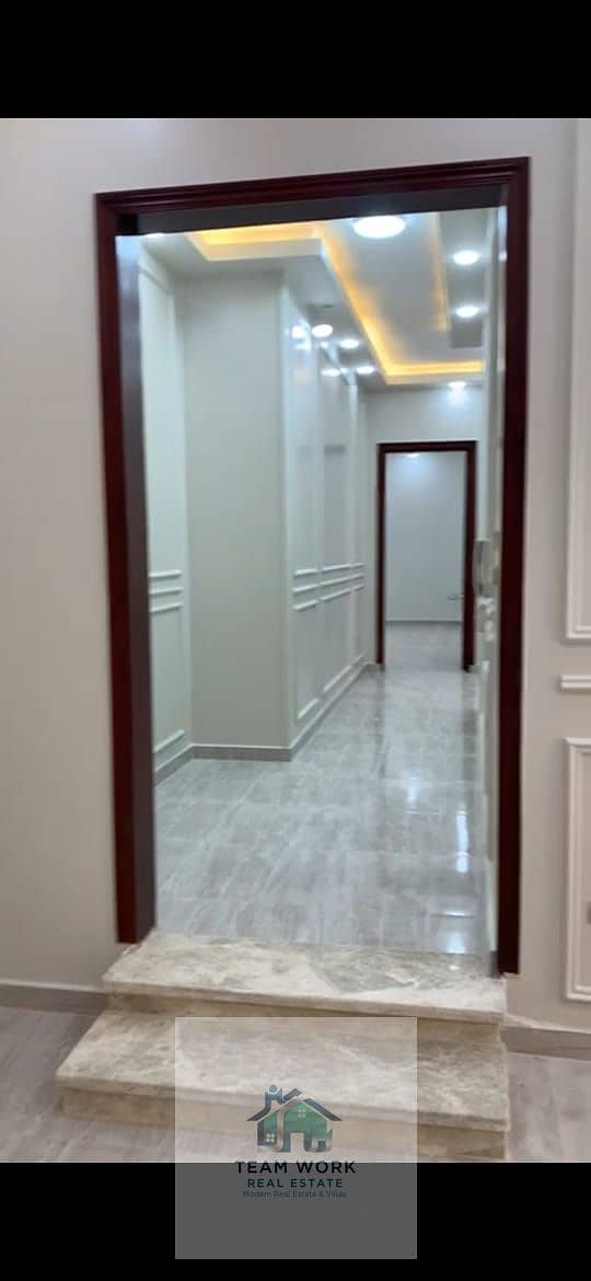 Upscale accommodation with a panoramic view of Juhayna Square. Apartment for rent (unfurnished) in Zayed Heights Compound, Sheikh Zayed. - Więcej