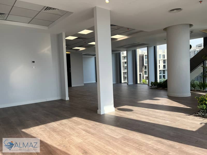 Empty 160 sqm office for rent in Sodic Villette Compound, Fifth Settlement. The compound directly overlooks the main street. - Widok 2