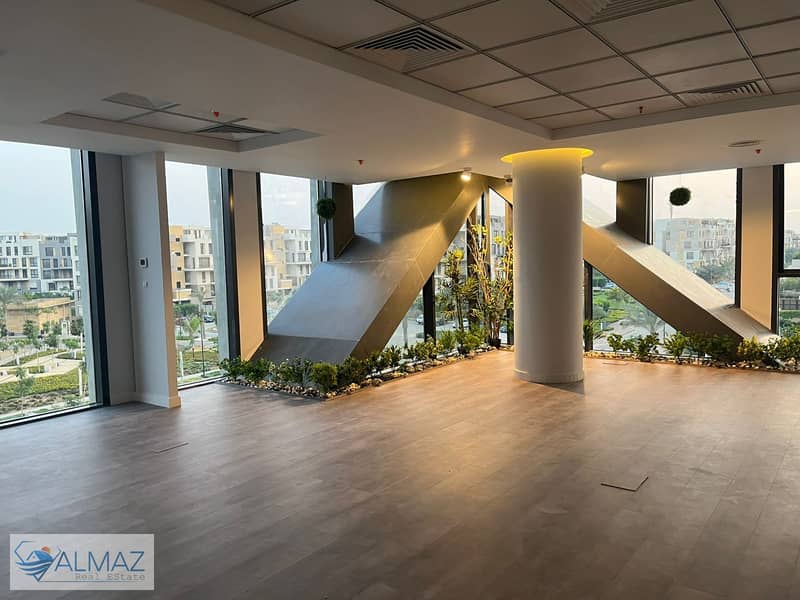 Empty 160 sqm office for rent in Sodic Villette Compound, Fifth Settlement. The compound directly overlooks the main street. - Widok 3