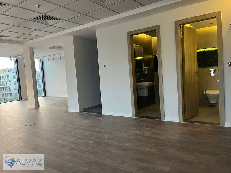 Empty 160 sqm office for rent in Sodic Villette Compound, Fifth Settlement. The compound directly overlooks the main street. - Widok 5