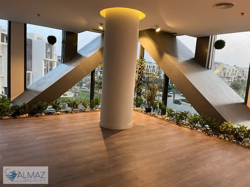 Empty 160 sqm office for rent in Sodic Villette Compound, Fifth Settlement. The compound directly overlooks the main street. - Widok 6