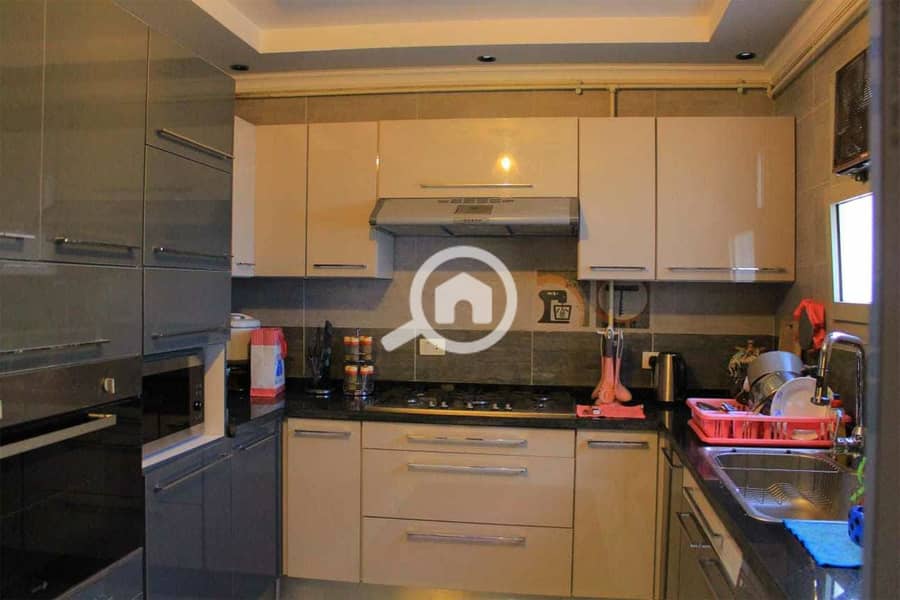 Luxurious apartment for sale in Al-Azareetah - Fler
