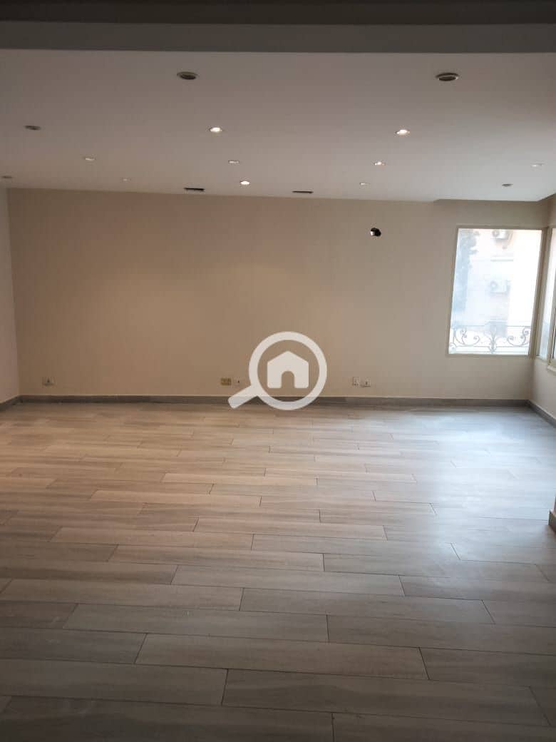 200 sqm office on the first floor, administrative. - Więcej