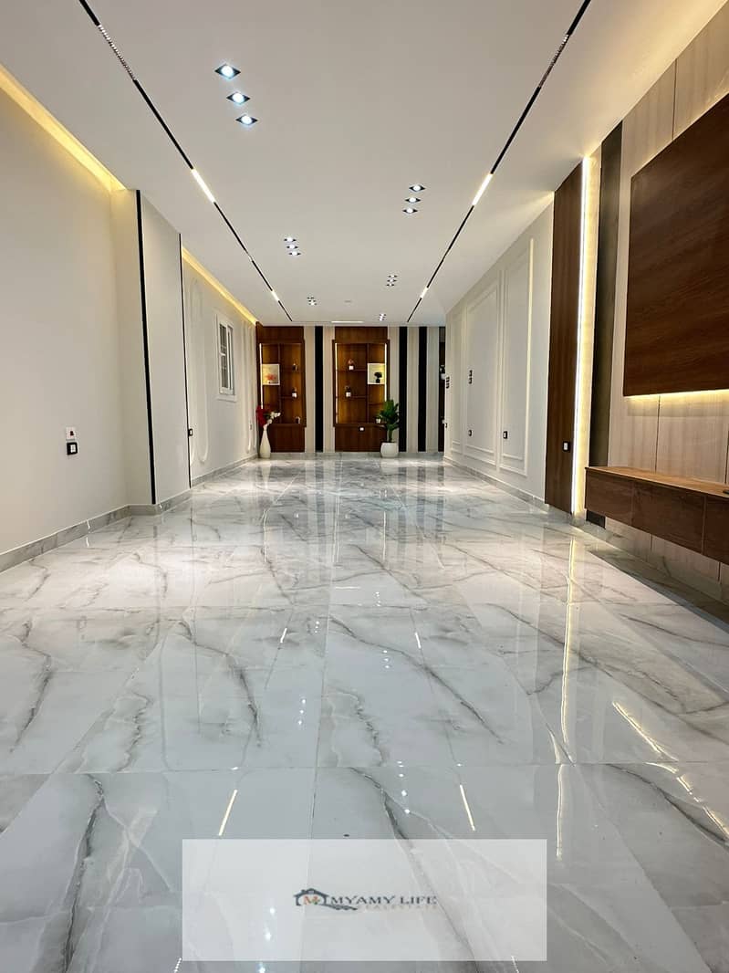 For sale, a very distinctive apartment of 186 m with a front view of the Pyramids Gardens - Area T - a very distinctive location just steps from the gate. - Widok 2