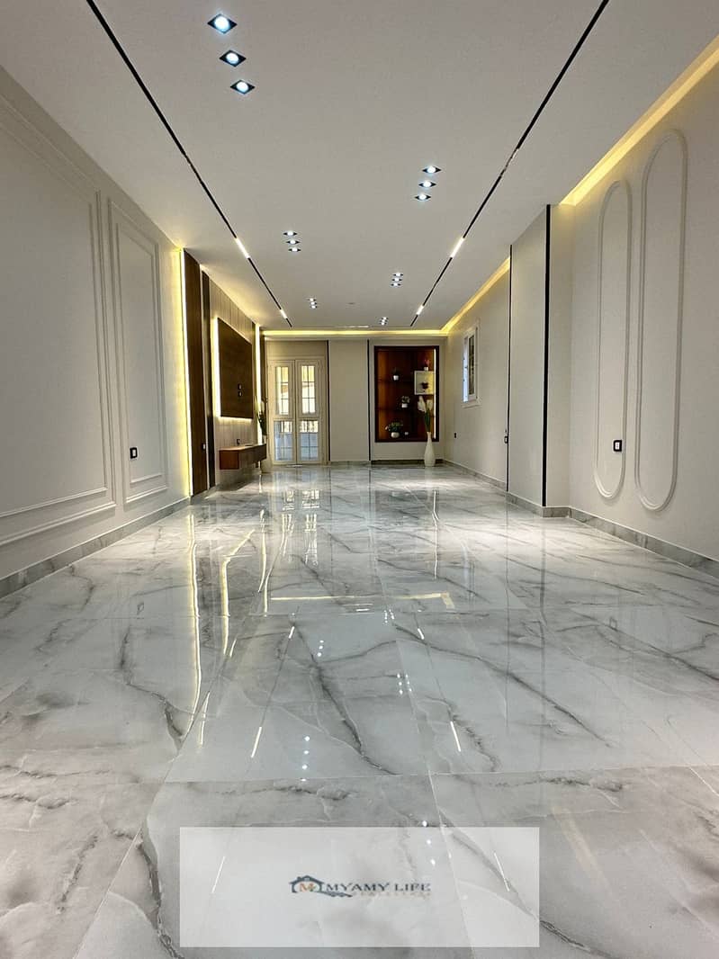 For sale, a very distinctive apartment of 186 m with a front view of the Pyramids Gardens - Area T - a very distinctive location just steps from the gate. - Widok 3