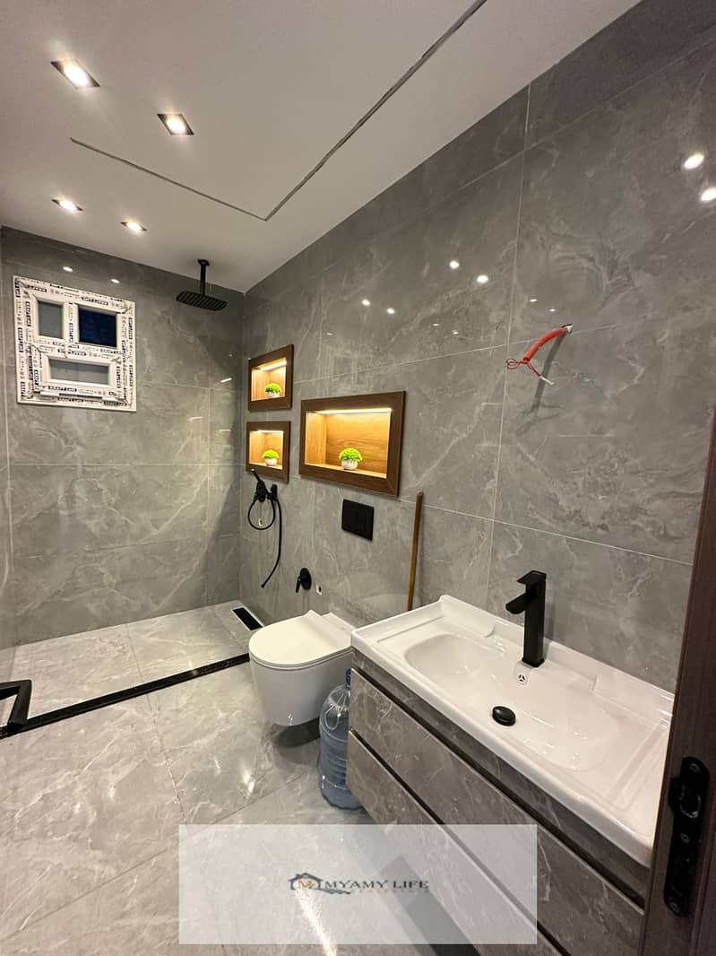 For sale, a very distinctive apartment of 186 m with a front view of the Pyramids Gardens - Area T - a very distinctive location just steps from the gate. - Widok 5