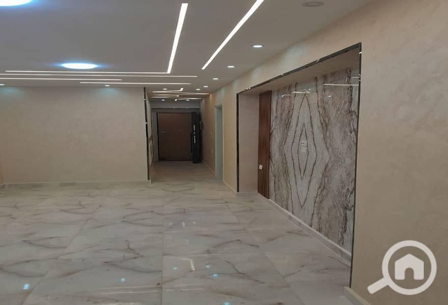 140sqm apartment, 14th floor, not the top floor, building with 2 elevators, close to the main road, next to all services. – další