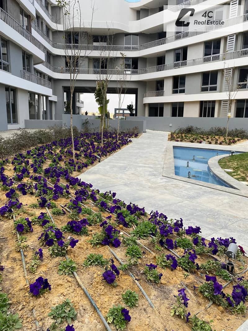 A resale apartment in Bloomfields Mostakbal City with an open view landscape and a distinctive layout available with a down payment and the remainder - Widok 5