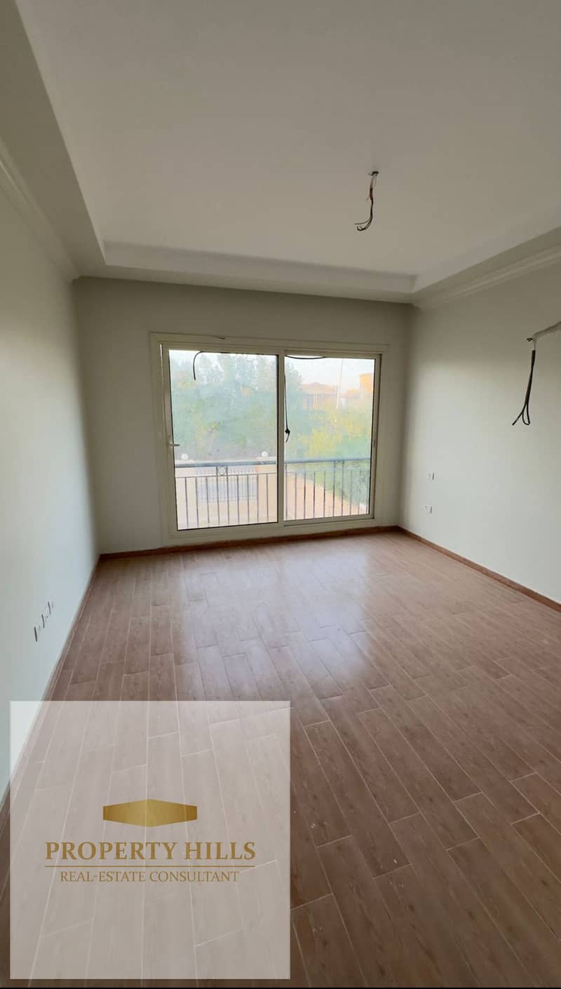 For urgent sale – Villa at an old price – Ready for viewing – Cleopatra Palace – El Shorouk City - Więcej