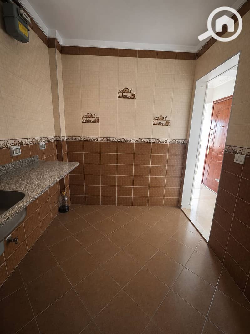Apartment for sale open view overlooking garden and villas North facing ready to move in great deal Typical floor with elevator 160m in Al Rehab 1 - Więcej