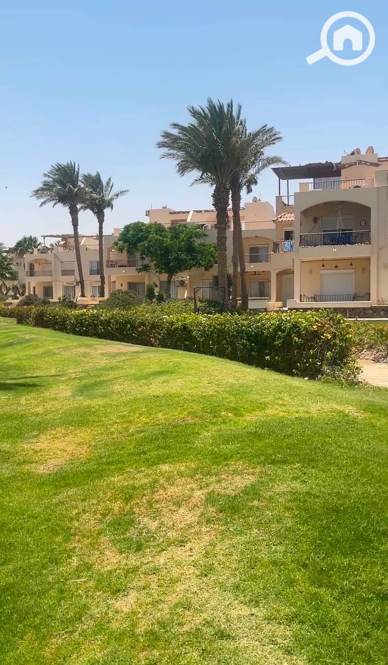 2-Bedroom Chalet with Private Garden for Sale in Ain Sokhna – Direct Sea View in a Fully Operational Resort, Delivery in 6 Months – pohled 3