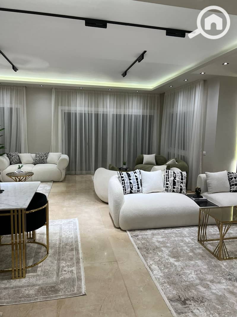 Furnished Twin Villa for Rent in Hyde Park, Fifth SettlementArea: 290 sq m + 378 sq m GardenConsists of 4 bedrooms (2 master bedrooms), 4-piece recept – další
