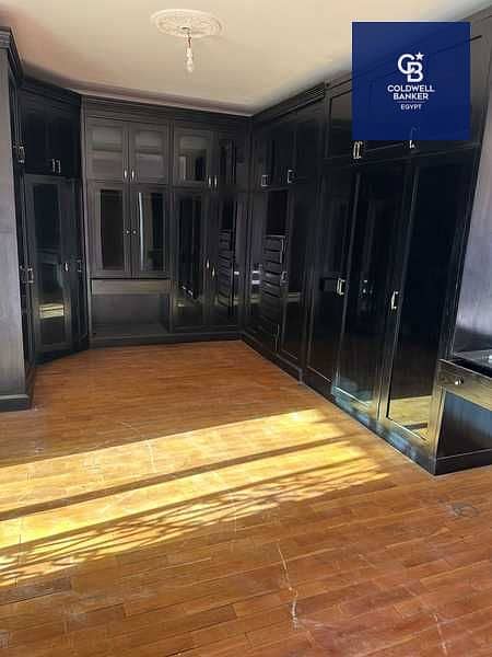 Immediate delivery of a 600m² standalone villa with modern finishing in a prime location in Katameya Residence. - Mehr