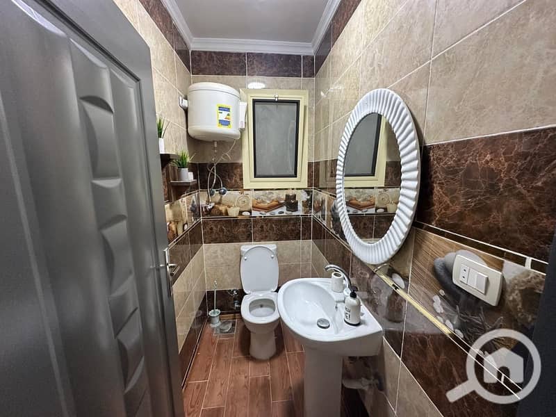 For rent, furnished Ultra Lux, very upscale furniture, long-term only - Więcej