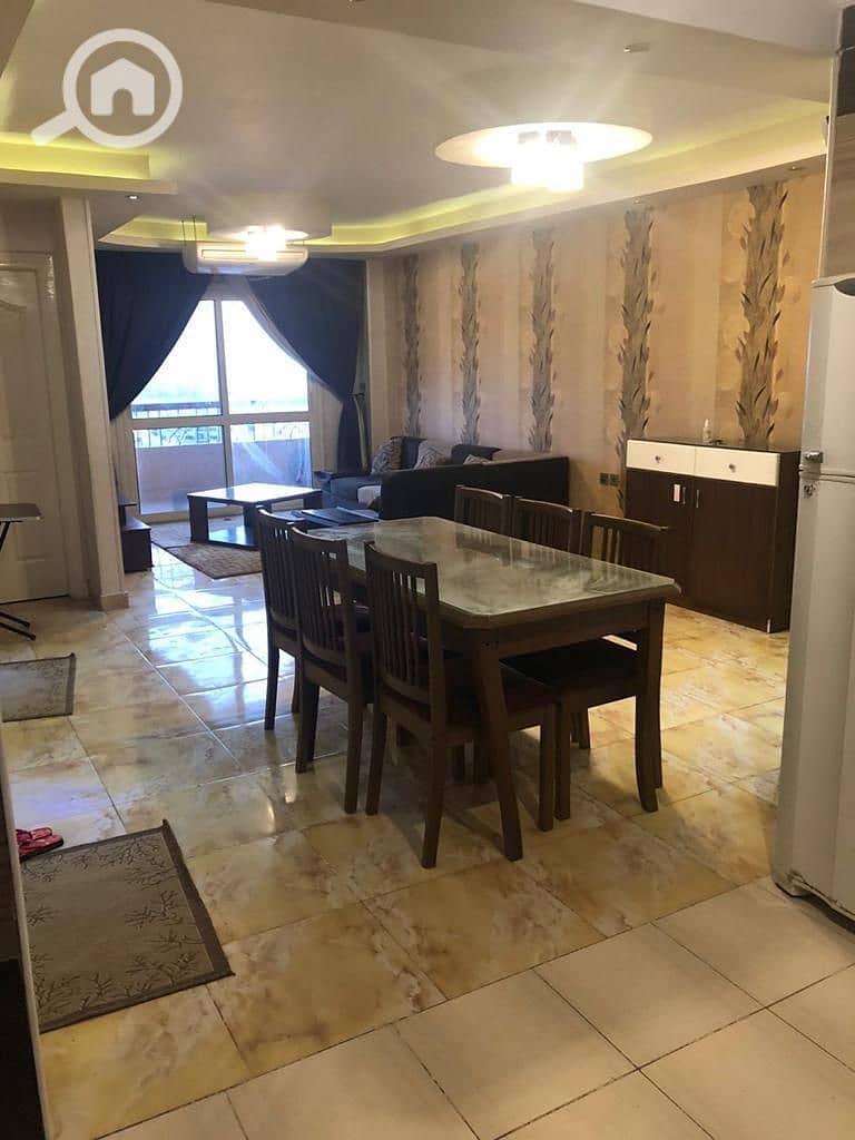 Apartment for sale in Darana Towers, Zahraa El Maadi, with a front view overlooking the garden. Area: 200 sq mConsists of 3 bedrooms, reception, kitche - Fler