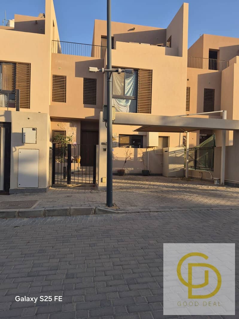 234sqm Townhouse Villa for Sale in SODIC East (Land 270m - Garden 100m) | Ultra Super Lux with ACs & Kitchen - Widok 2