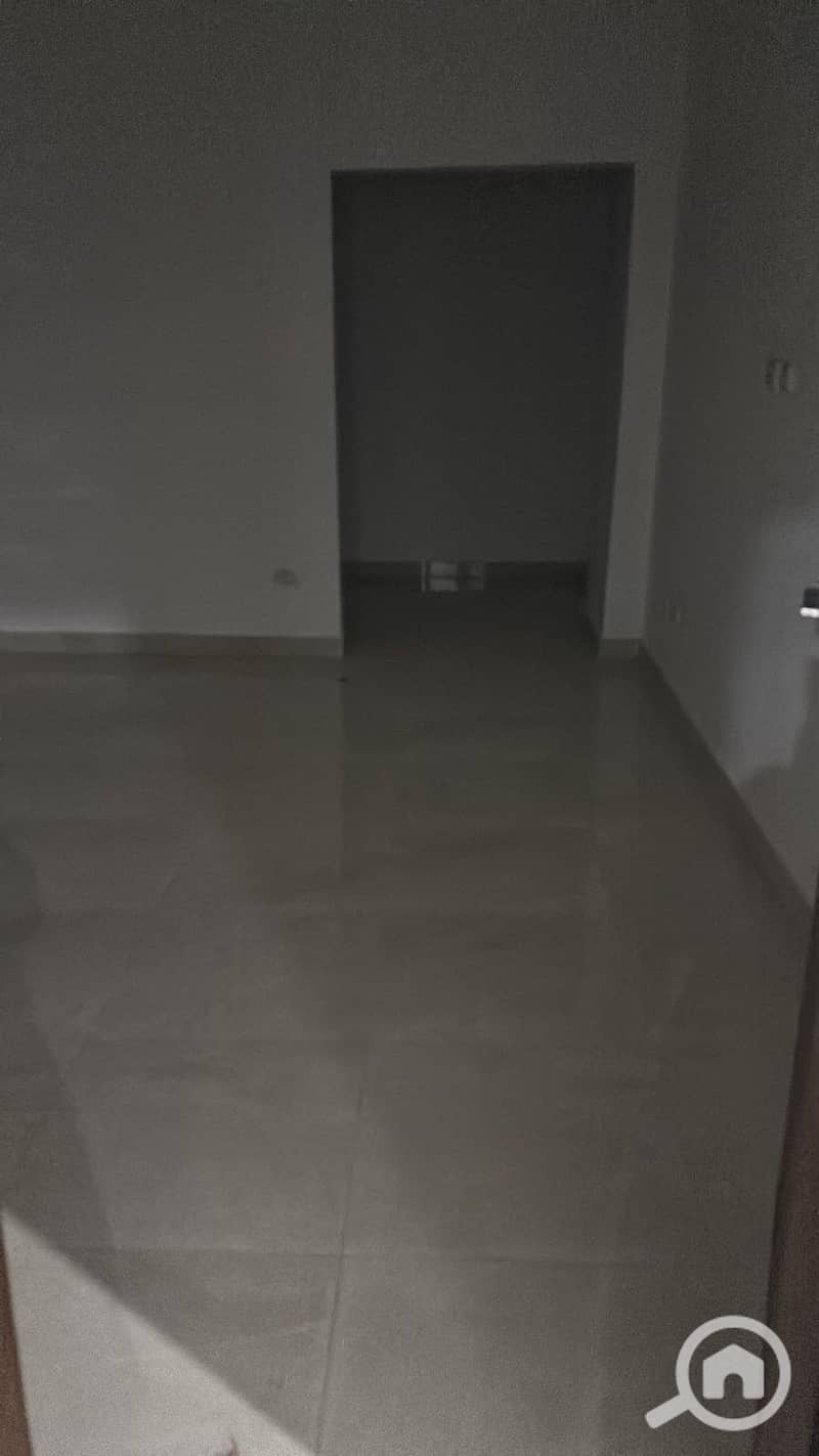 Apartment for rent with kitchen in East Academia in El Tagamoa - Altro