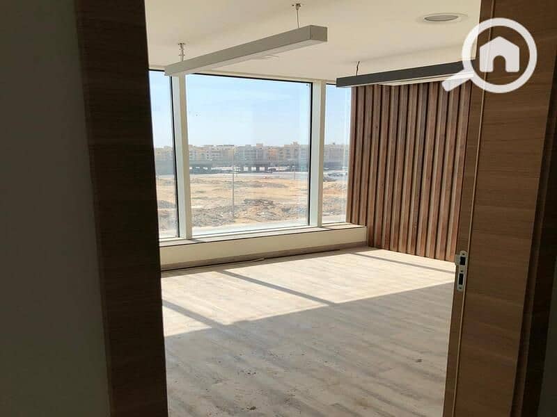 Office for sale in Trivium Zayed Mall, opposite Park St. Mall, at an attractive price and with an excellent monthly return. - Widok 2