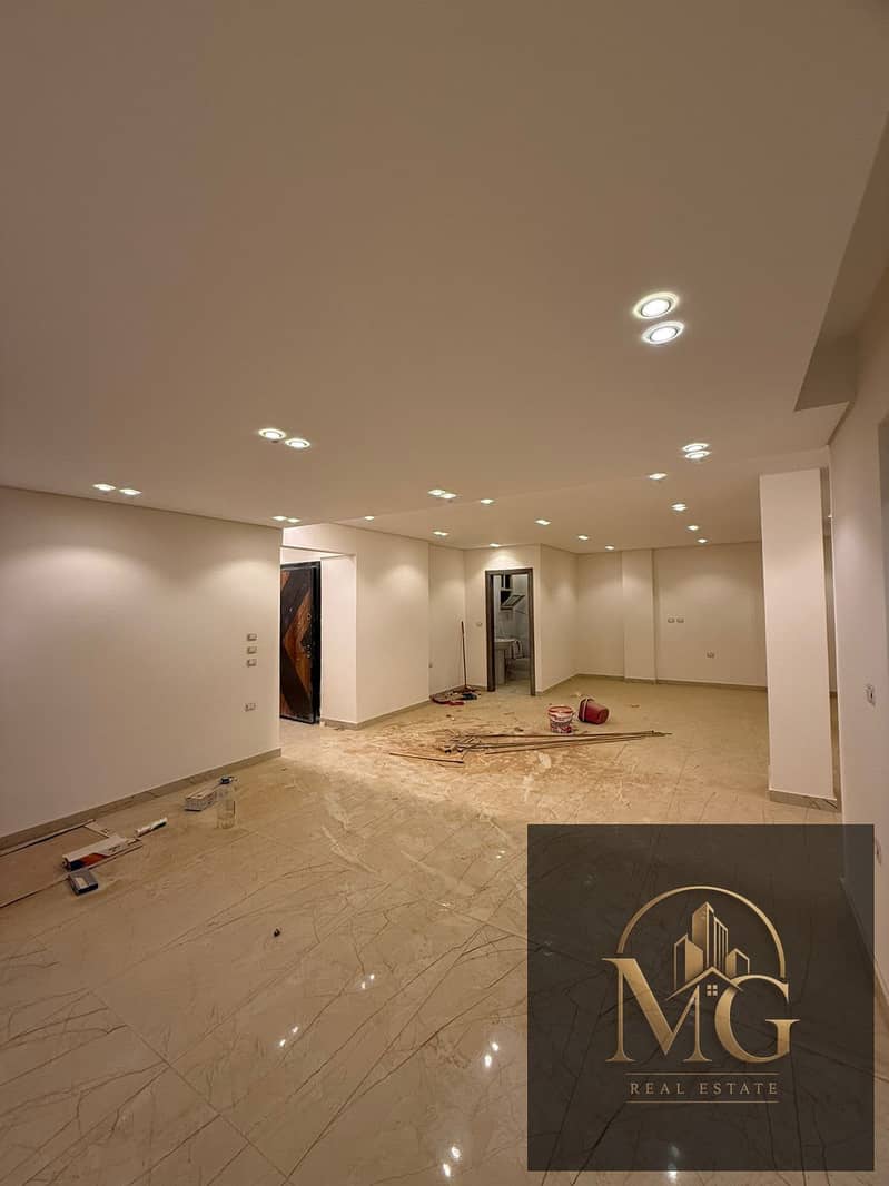 Apartment for sale in Gardeniya Heights 3 – Fifth Settlement. A unique opportunity to own a ready-to-move-in apartment with super luxe finishing. Location: Gardeniya Heights 3. Area: 190 square meters. – pohled 3